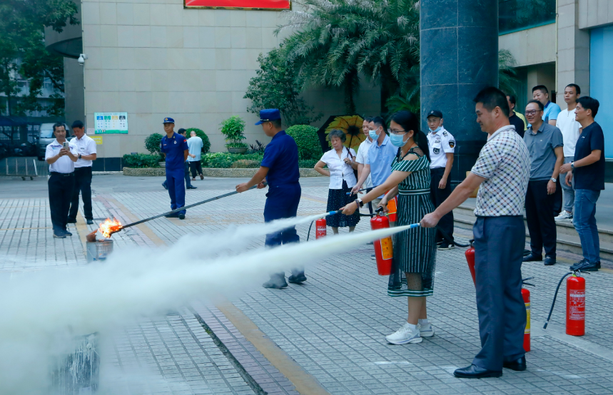 广西南宁市市场监管局举办消防安全知识培训暨消防火狐电竞应急演练活动